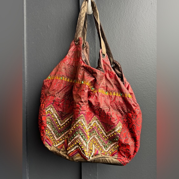 Kavita Bhartia ethnic hobo handbag - Picture 4 of 14